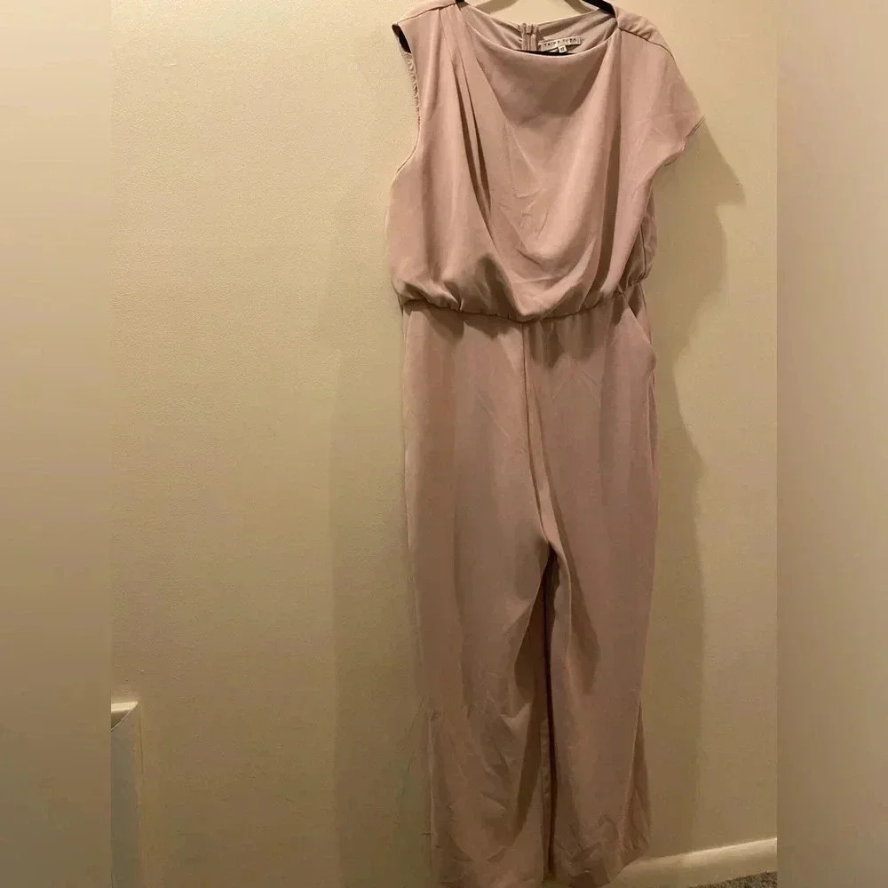 Trina Turk wide leg jumpsuit - beige - size 12 - great condtion pockets